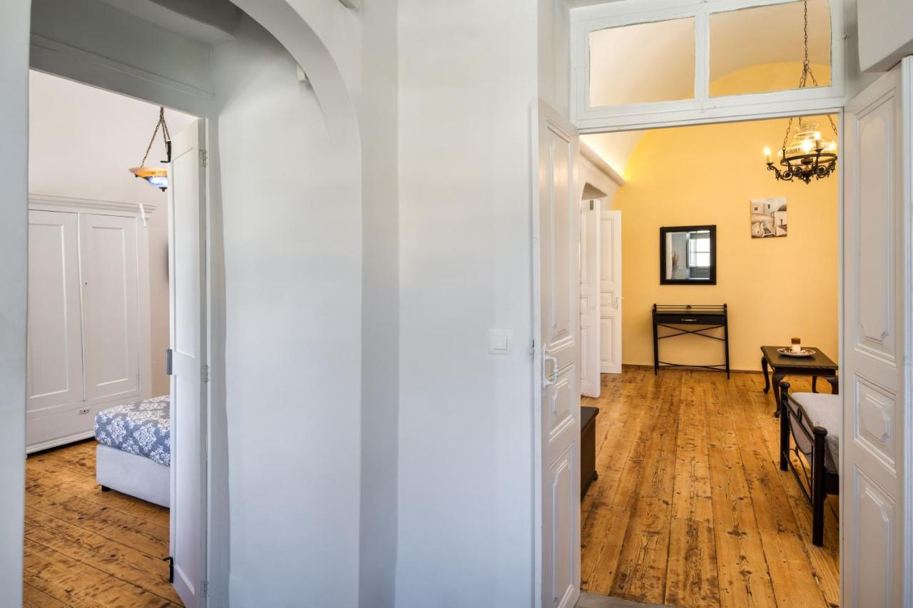 Вілла 450 Years Castle House For 2-5 People/Jacuzzi Emporio  Екстер'єр фото